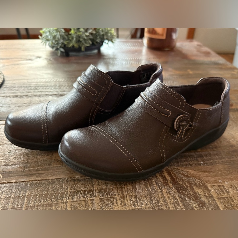 Clarks Brown Leather Loafers, Size 6

Like New - May have worn once.